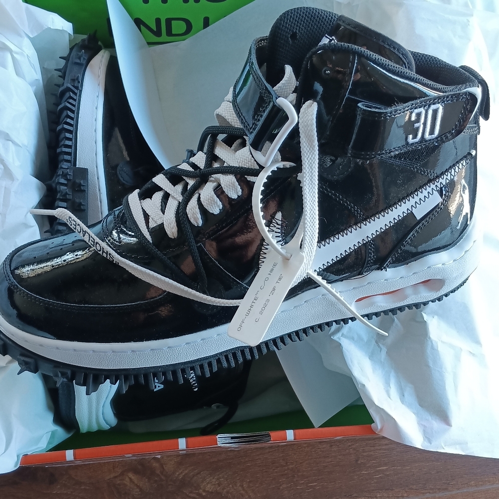 Off White - Picture 5 of 6